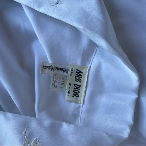 Vintage Miss Dior New York Paris White Silky Robe - Picture 4 of 5